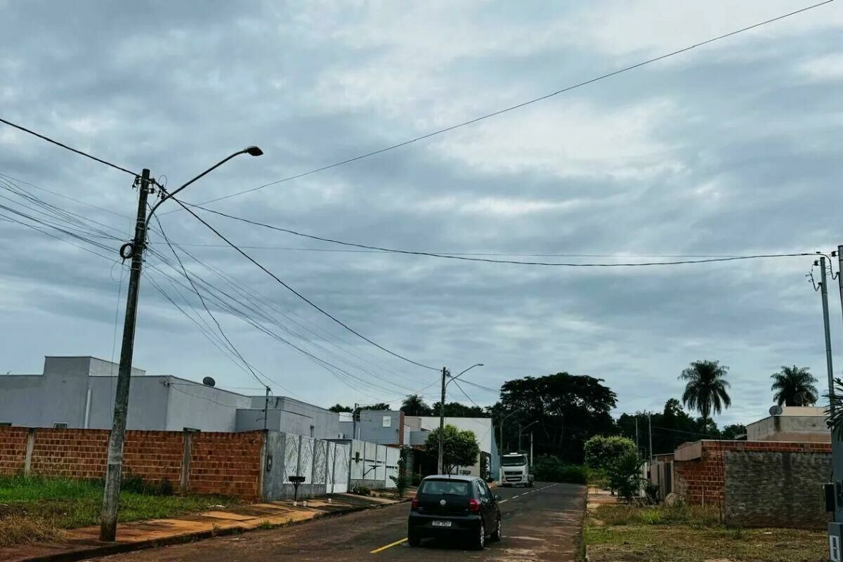 Imagem de compartilhamento para o artigo Segunda-feira começa com céu nublado em Costa Rica e Camapuã da MS Todo dia